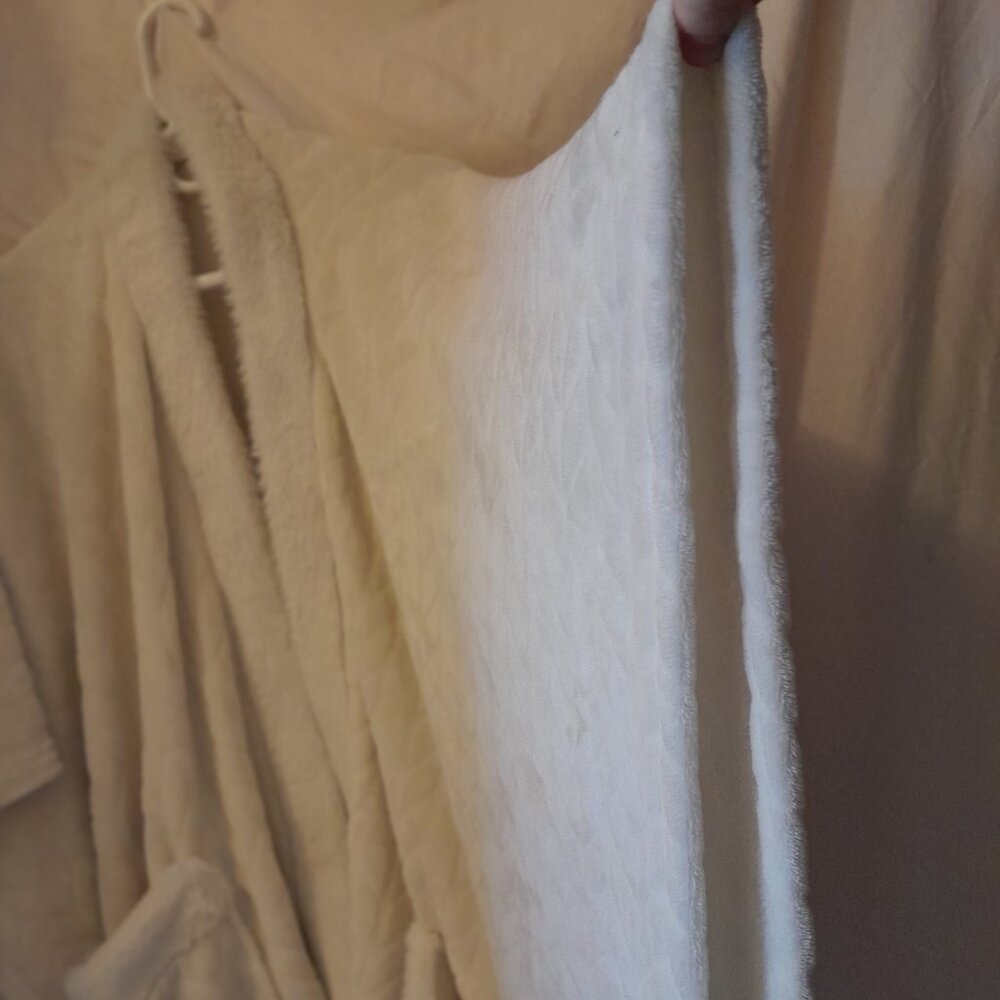 Macy's Charter Club Cozy Plush Wrap Wearable Poncho Shawl Blanket with Pockets - Picture 2 of 10